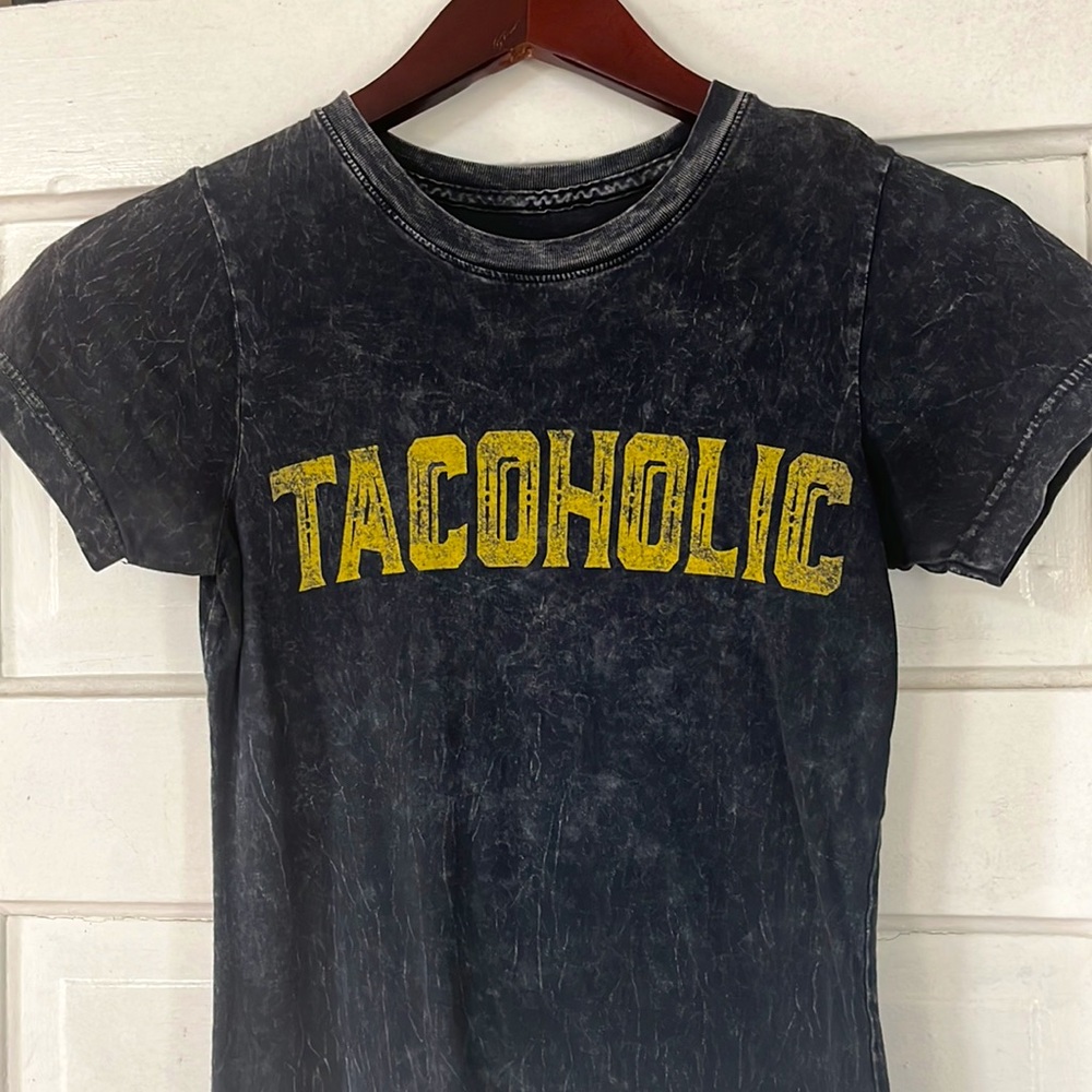 Tacoholic 🌮 Graphic T-Shirt